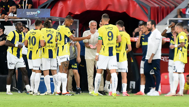 Spor yazarları Göztepe - Fenerbahçe maçını değerlendirdi! Jose Mourinho’nun yaptığı deneme...