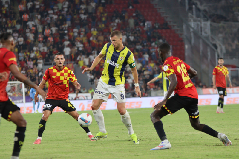 Fenerbahçe’de ayrılık depremi! 11 futbolcu birden...