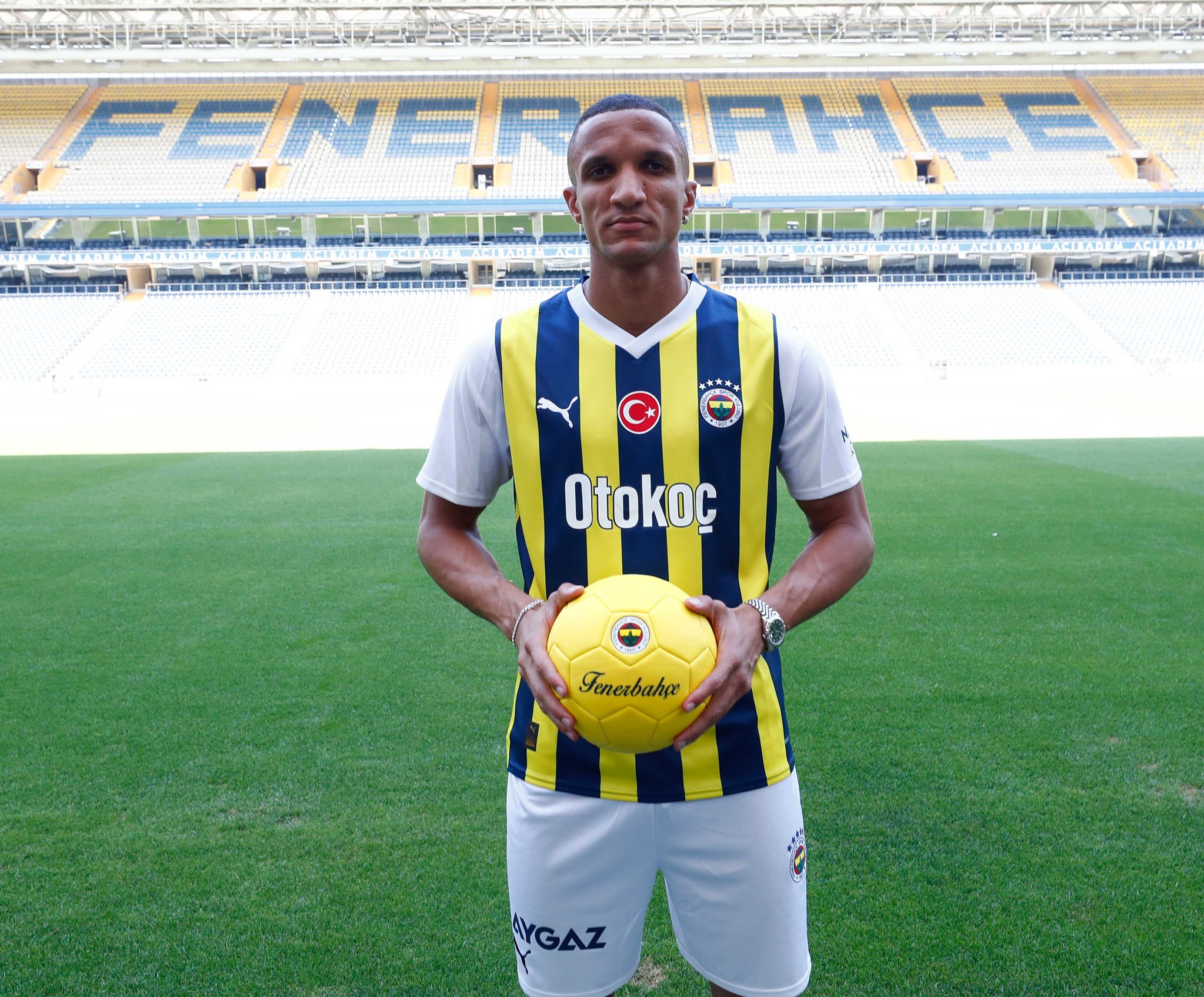 TRANSFER HABERLERİ: Fenerbahçe’de sürpriz ayrılık! İşte istenen bonservis bedeli