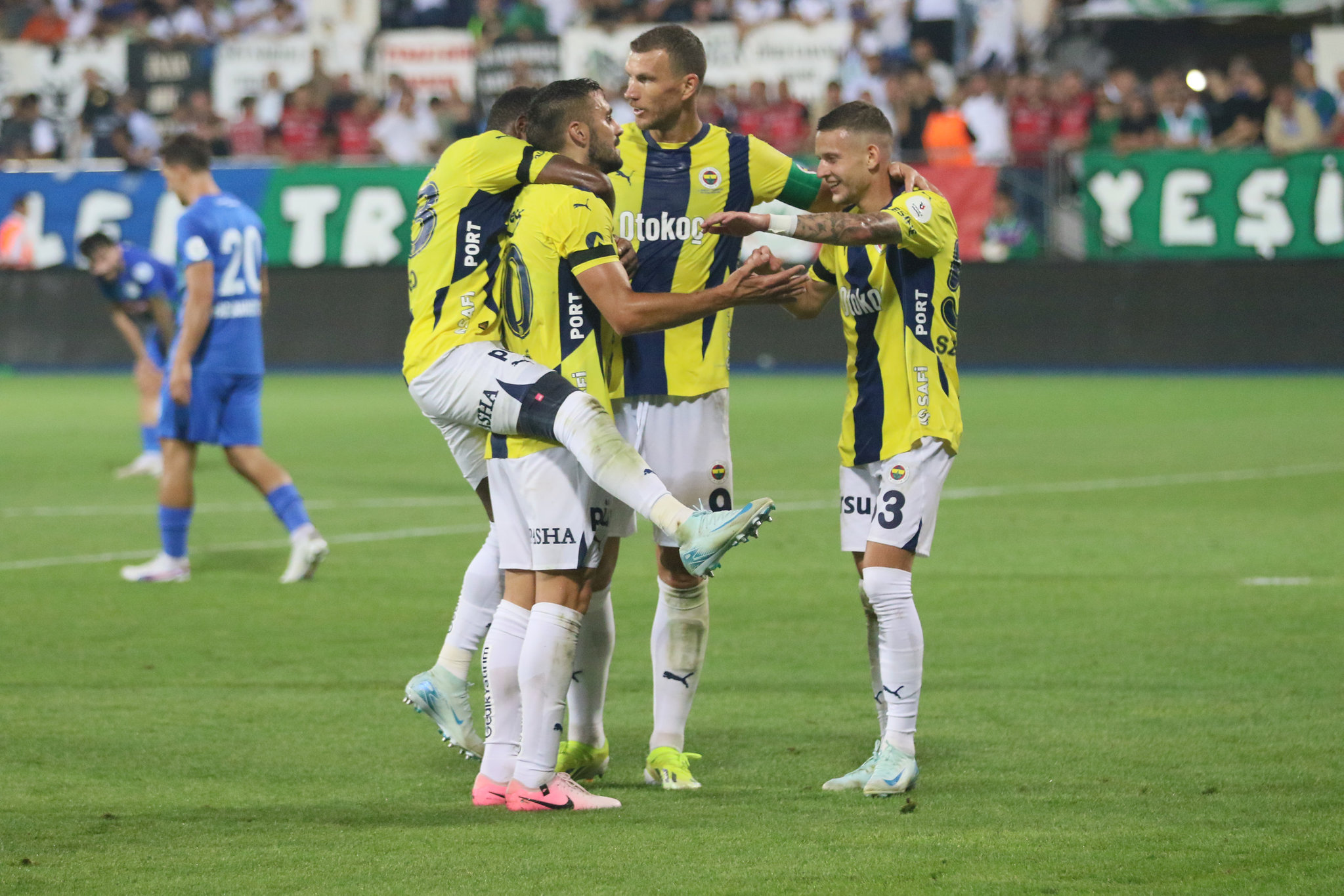 Fenerbahçe alarma geçti! O transferler için...