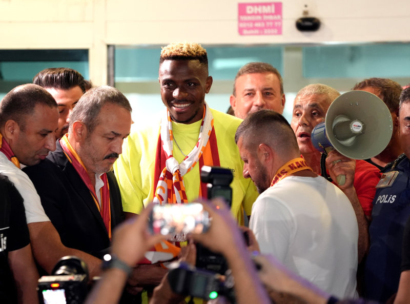 GALATASARAY HABERLERİ | Victor Osimhen transferi Avrupa’da manşetleri süsledi!