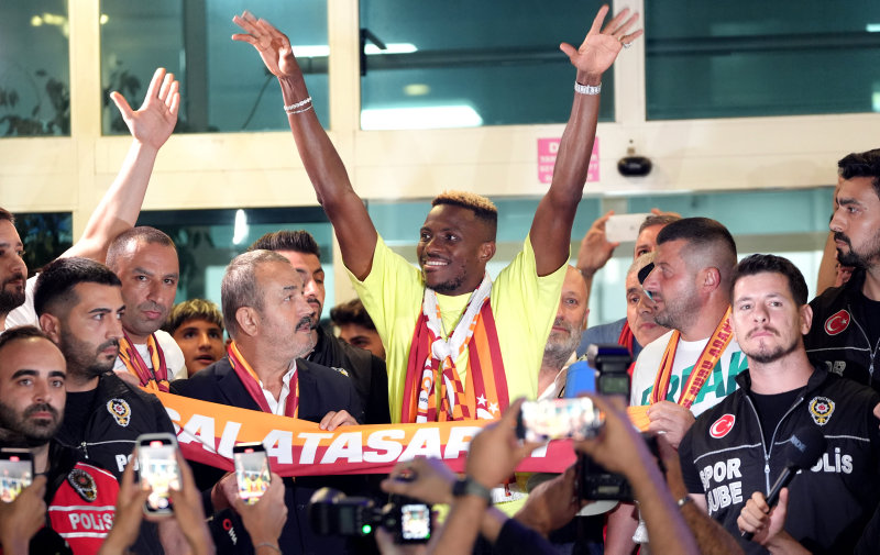 GALATASARAY HABERLERİ | Victor Osimhen transferi Avrupa’da manşetleri süsledi!