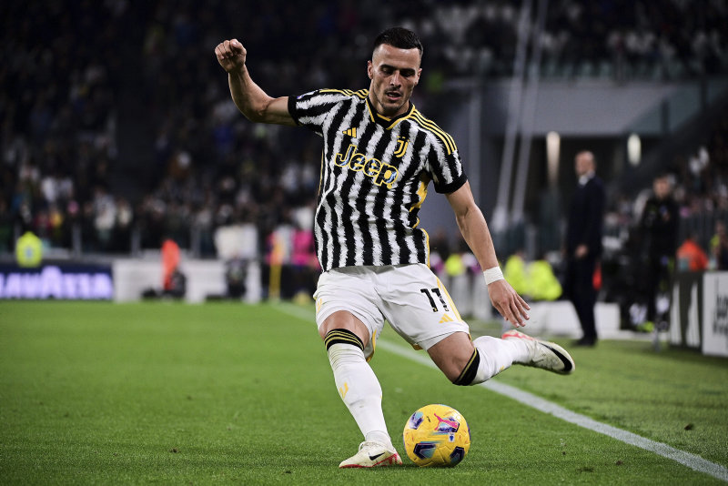 Fenerbahçe’nin yeni transferi Filip Kostic İstanbul’a gelecek!