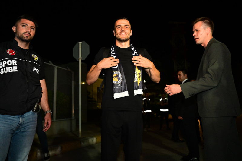TRANSFER HABERİ | Fenerbahçe’de Filip Kostic sonrası bir bomba daha!