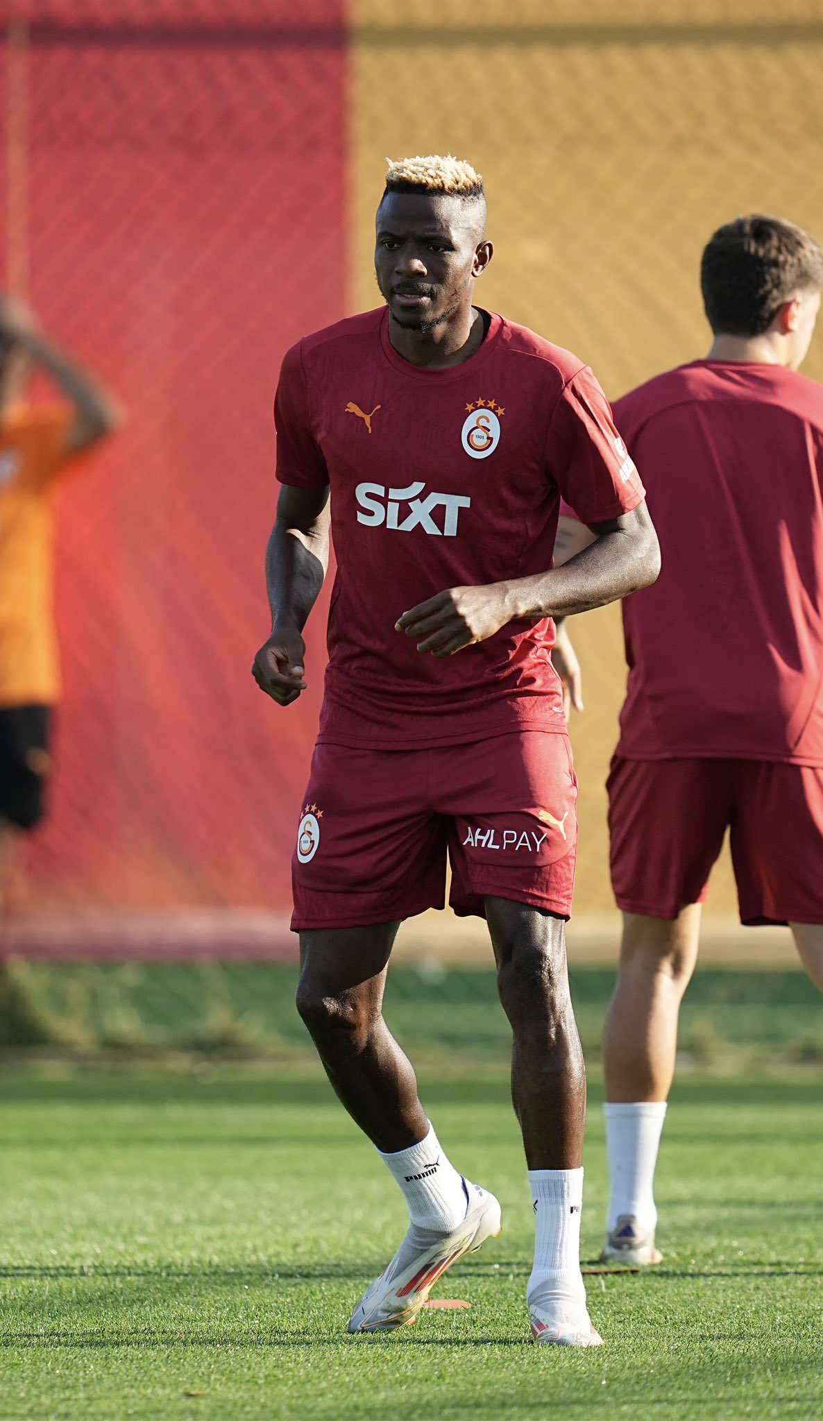 Victor Osimhen Galatasaray’la ilk idmanına çıktı! İşte o anlar