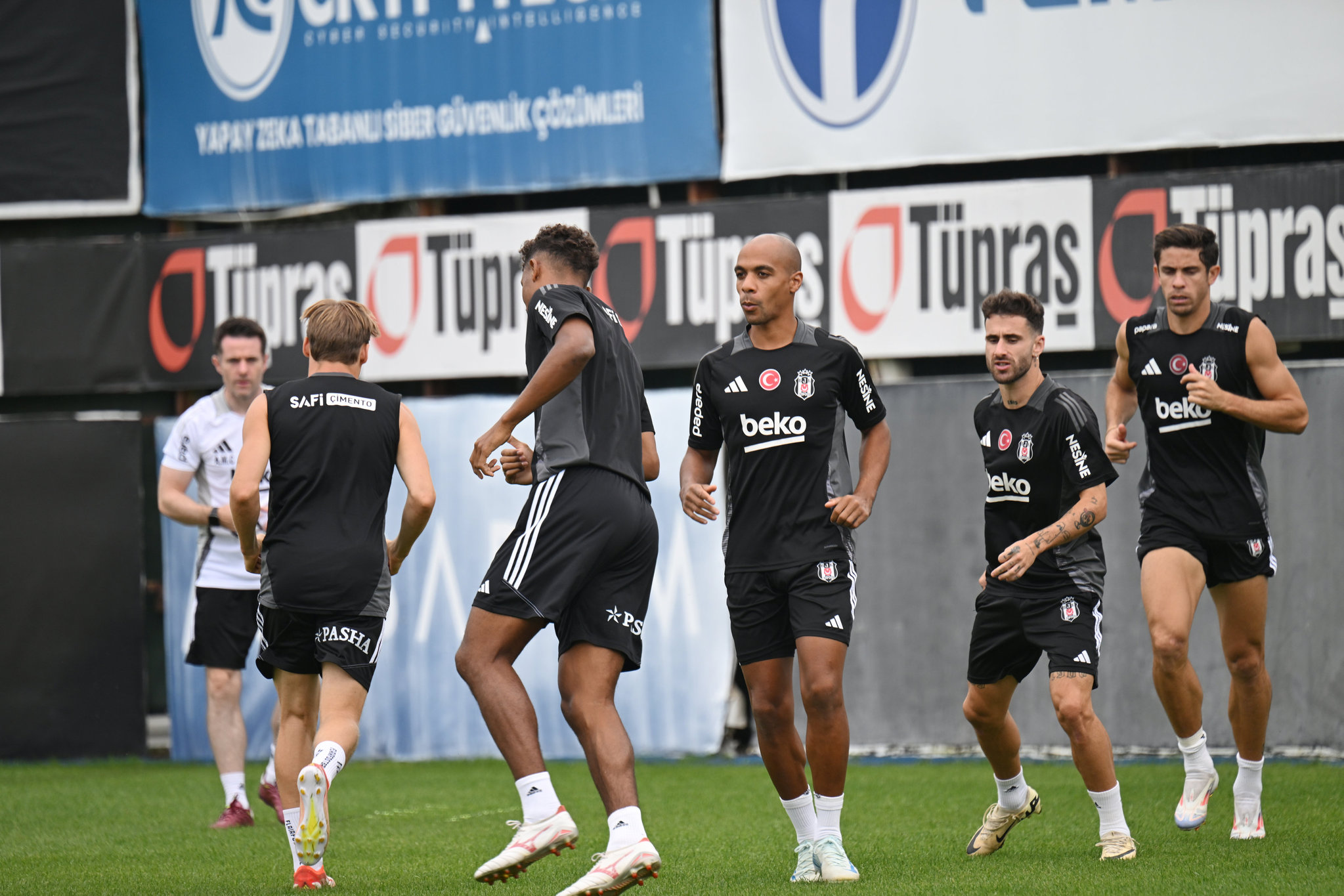 Beşiktaş’ta Joao Mario derbide oynayacak mı? İşte Giovanni van Bronckhorst’un Trabzonspor maçı muhtemel 11’i...