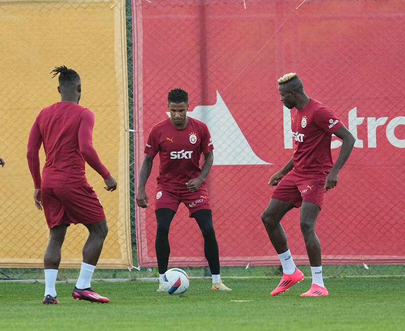 GALATASARAY HABERLERİ | Okan Buruk’tan futbolcularına derbi uyarısı!