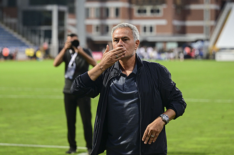 FENERBAHÇE HABERİ | Jose Mourinho’dan Livakovic’le özel toplantı! Kaleci transferi...