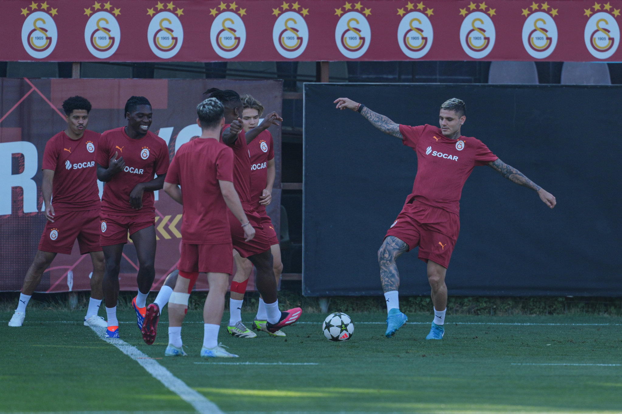 GALATASARAY HABERİ | Fenerbahçe derbisinde orta sahada kim oynayacak? Okan Buruk kararını verdi