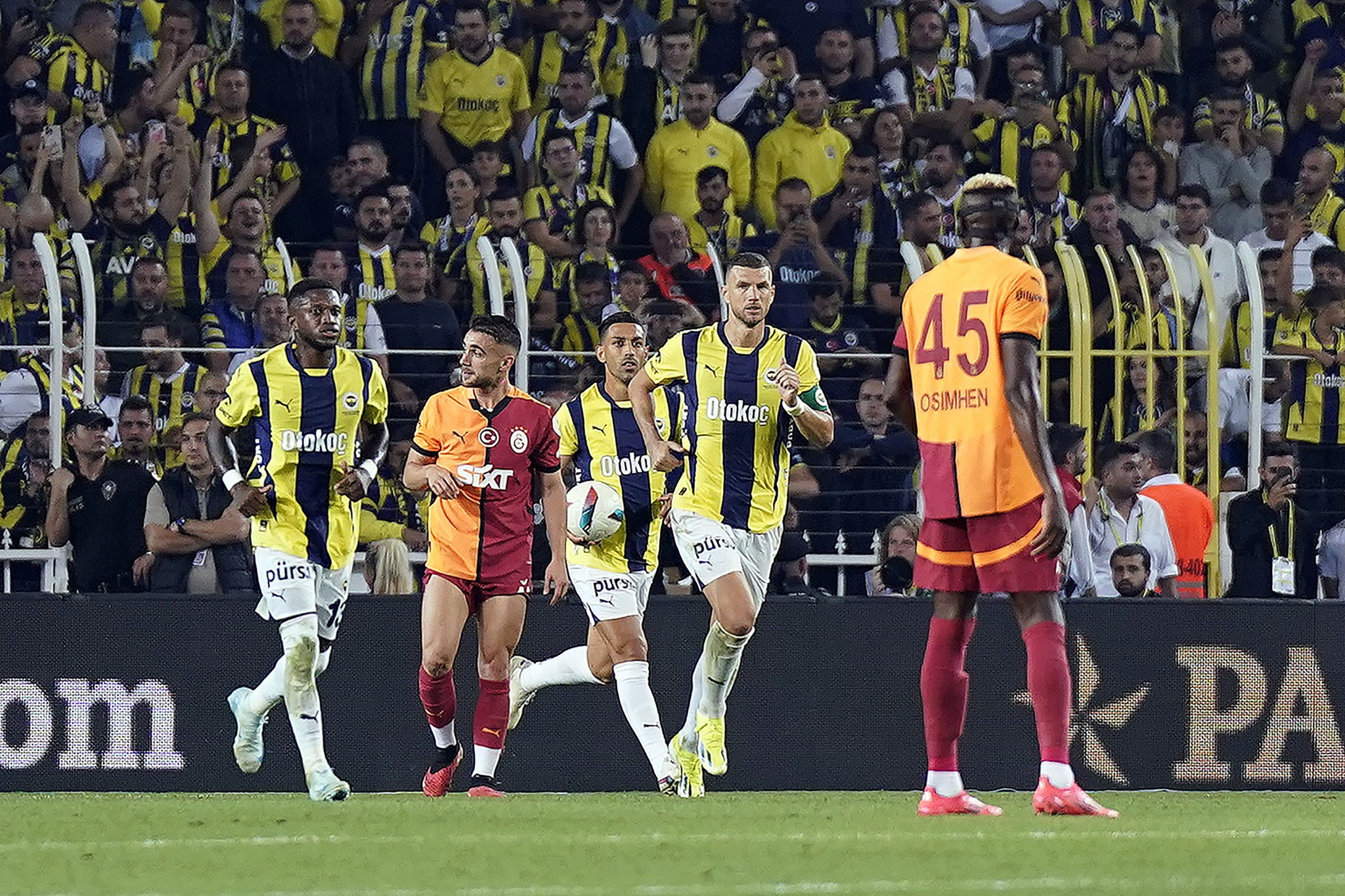 Spor yazarları Fenerbahçe - Galatasaray maçını değerlendirdi!