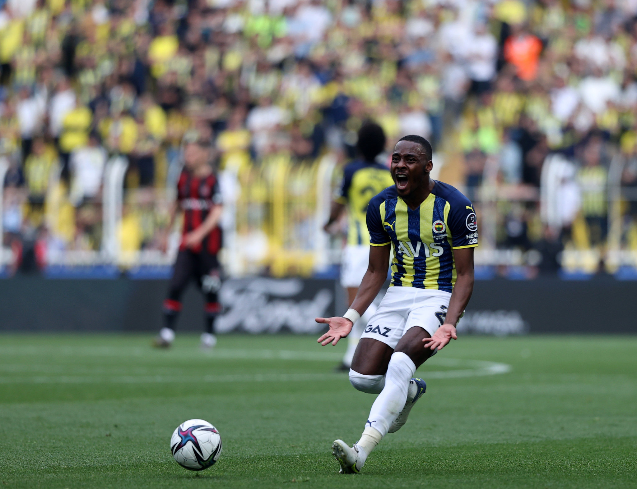 Fenerbahçe’yi sevindiren haber geldi! 2 yıldız...