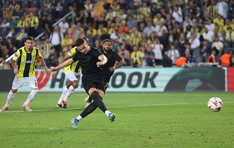 Dış basından Fenerbahçe yorumu: Boyun eğmek zorunda kaldı!