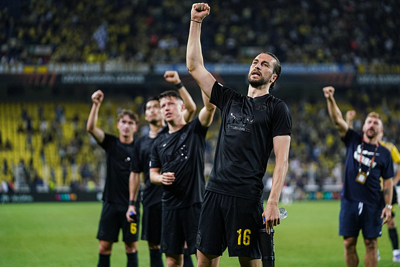 Dış basından Fenerbahçe yorumu: Boyun eğmek zorunda kaldı!