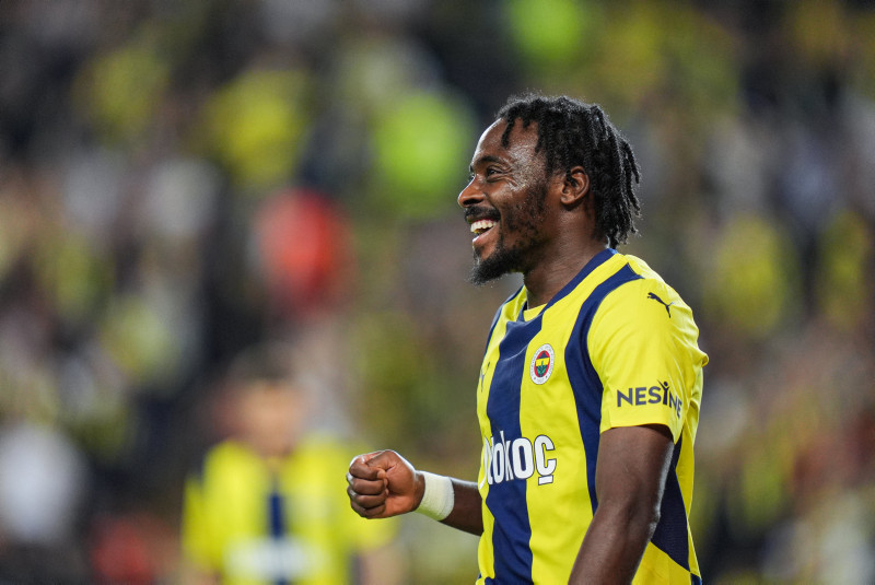 FENERBAHÇE HABERLERİ | Bright Osayi-Samuel gerçeği ortaya çıktı! Kırmızı kart sonrası soyunma odasında...