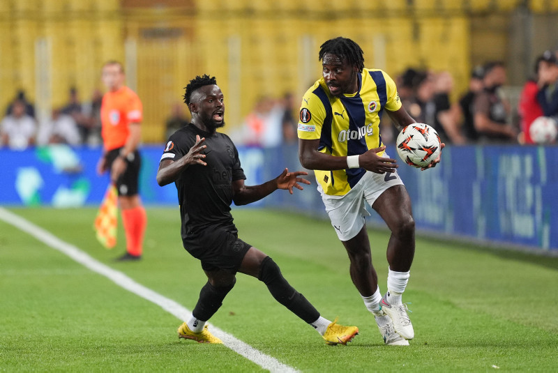 FENERBAHÇE HABERLERİ | Bright Osayi-Samuel gerçeği ortaya çıktı! Kırmızı kart sonrası soyunma odasında...