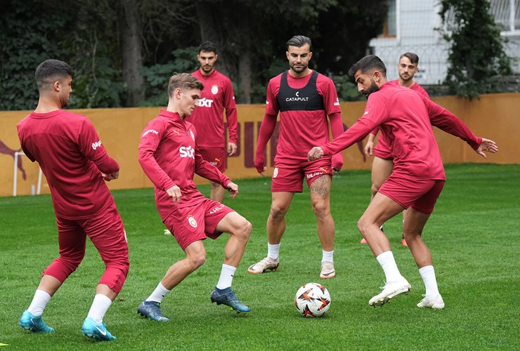 Galatasaray’a müjdeli haber! Yıldız isim Okan Buruk’tan şans bekliyor