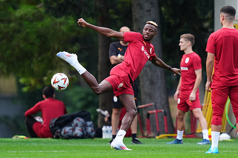 Galatasaray’a Victor Osimhen şoku! Dönüş tarihi uzadı