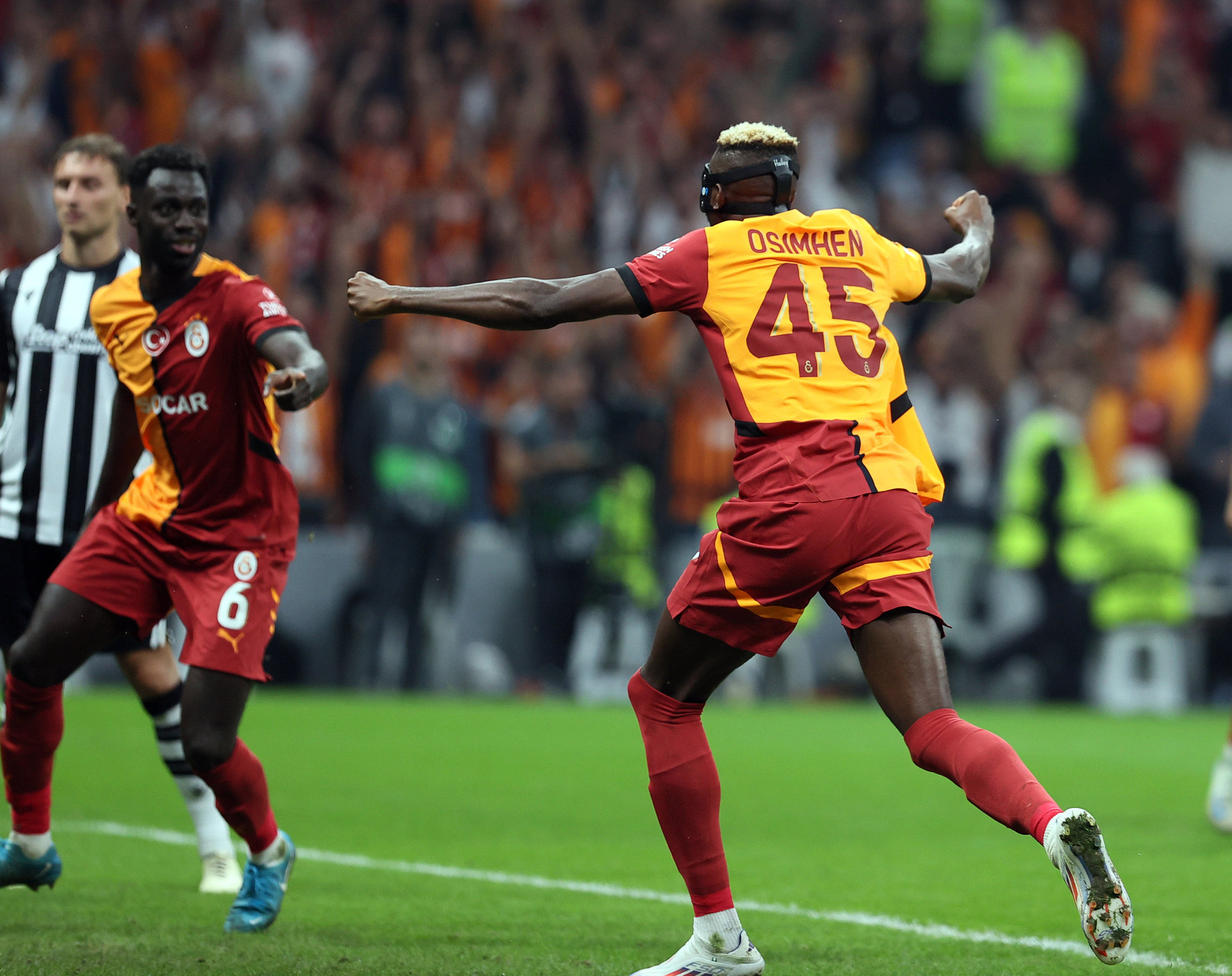 Kimse bunu beklemiyordu! Galatasaray Osimhen’in bonservisine göz dikti