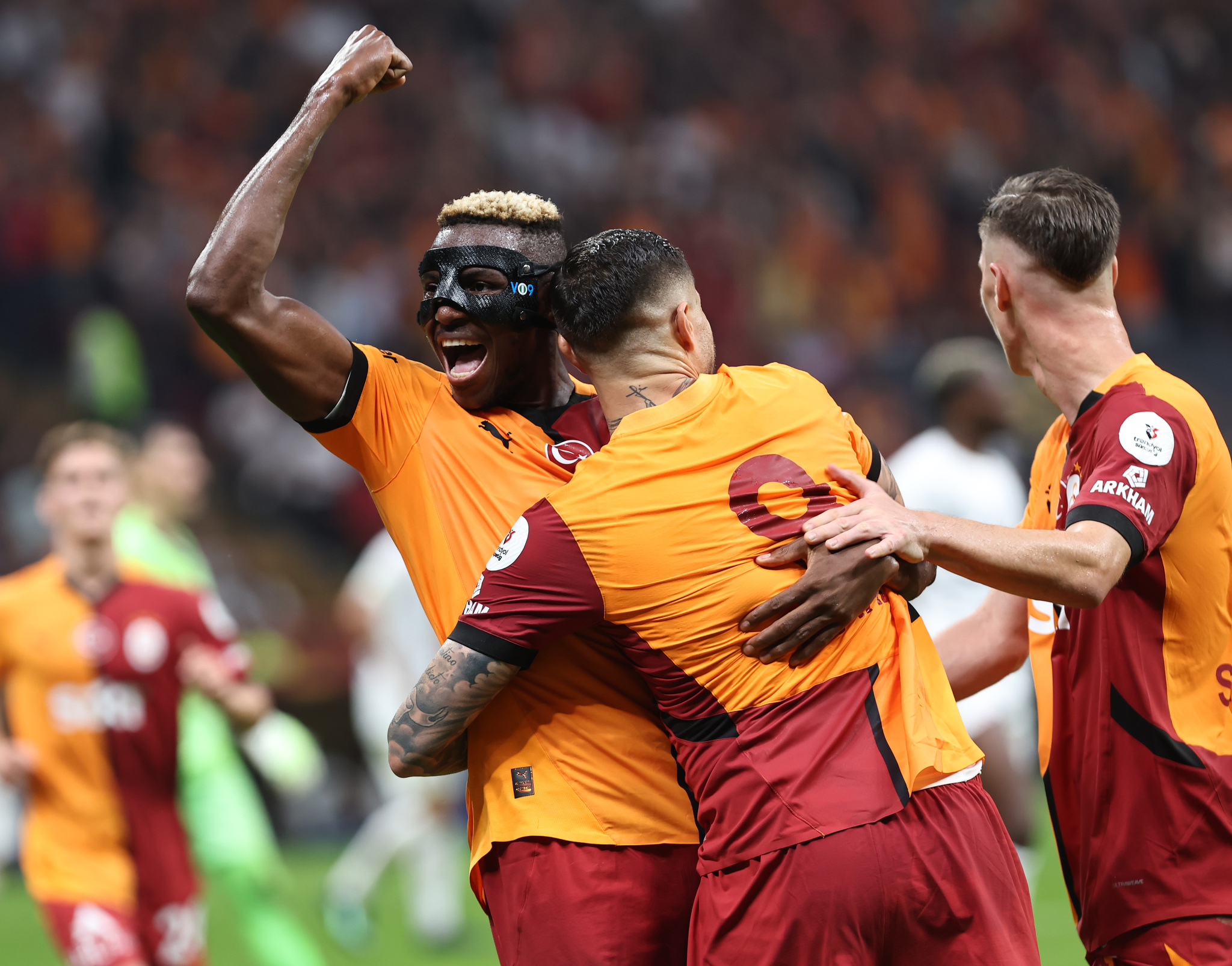 Kimse bunu beklemiyordu! Galatasaray Osimhen’in bonservisine göz dikti