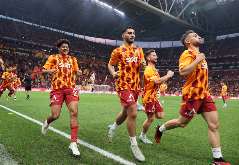 Galatasaraylı yıldıza büyük müjde! Dursun Özbek’ten flaş hamle