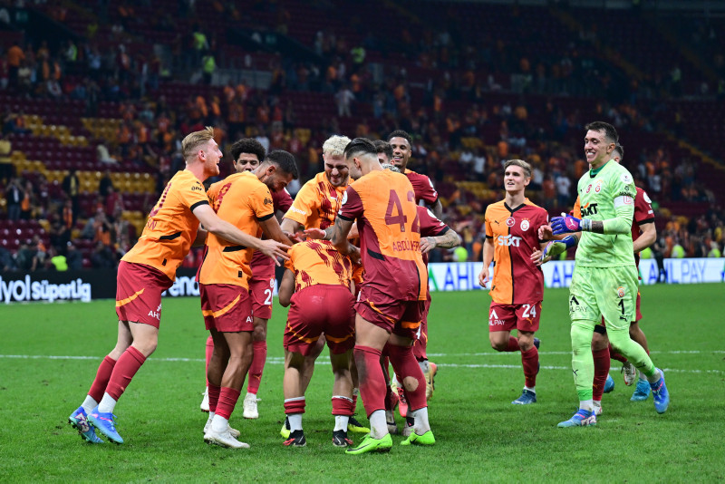 Performansıyla yönetimin gözüne girdi! Galatasaray’da o yıldızla 4 yıllık sözleşme