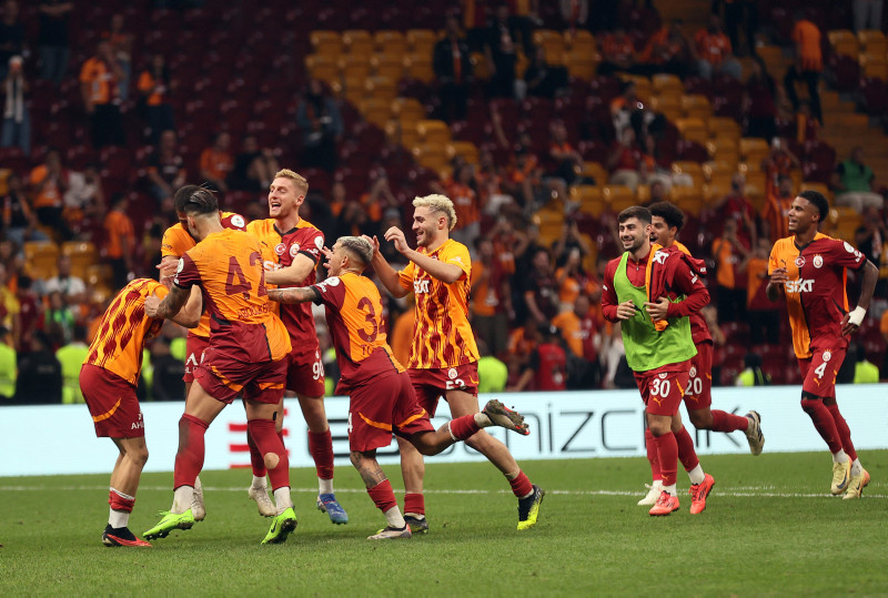 Performansıyla yönetimin gözüne girdi! Galatasaray’da o yıldızla 4 yıllık sözleşme