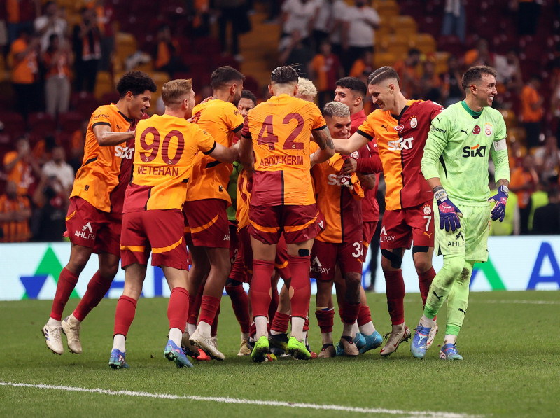 Performansıyla yönetimin gözüne girdi! Galatasaray’da o yıldızla 4 yıllık sözleşme