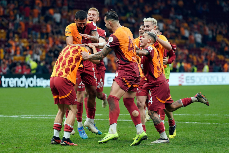 Performansıyla yönetimin gözüne girdi! Galatasaray’da o yıldızla 4 yıllık sözleşme