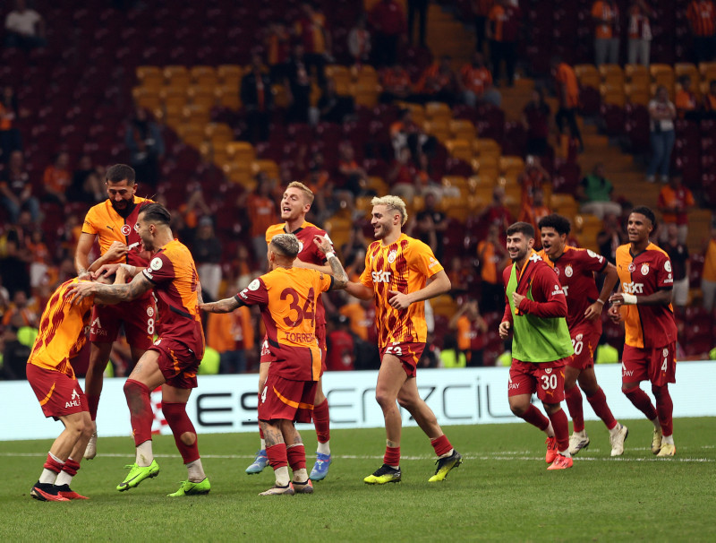 Performansıyla yönetimin gözüne girdi! Galatasaray’da o yıldızla 4 yıllık sözleşme