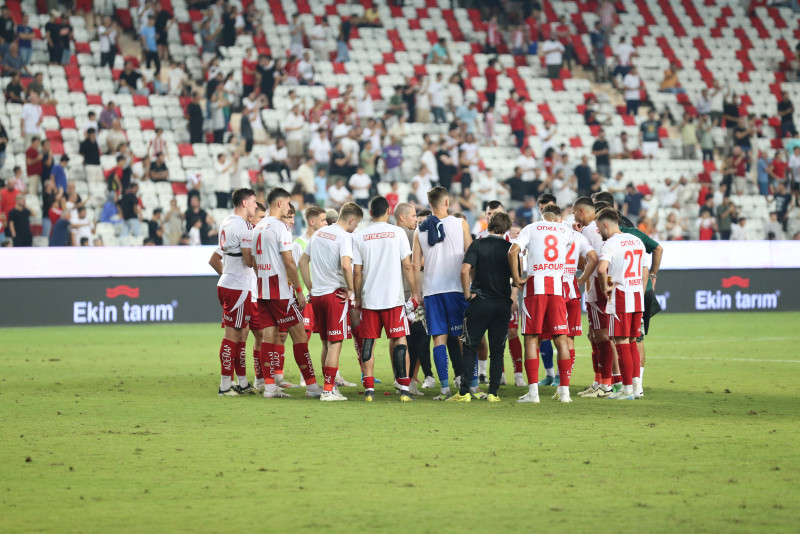 GALATASARAY HABERİ | Victor Osimhen 11’de olacak mı? İşte Okan Buruk’un Antalyaspor maçı 11’i