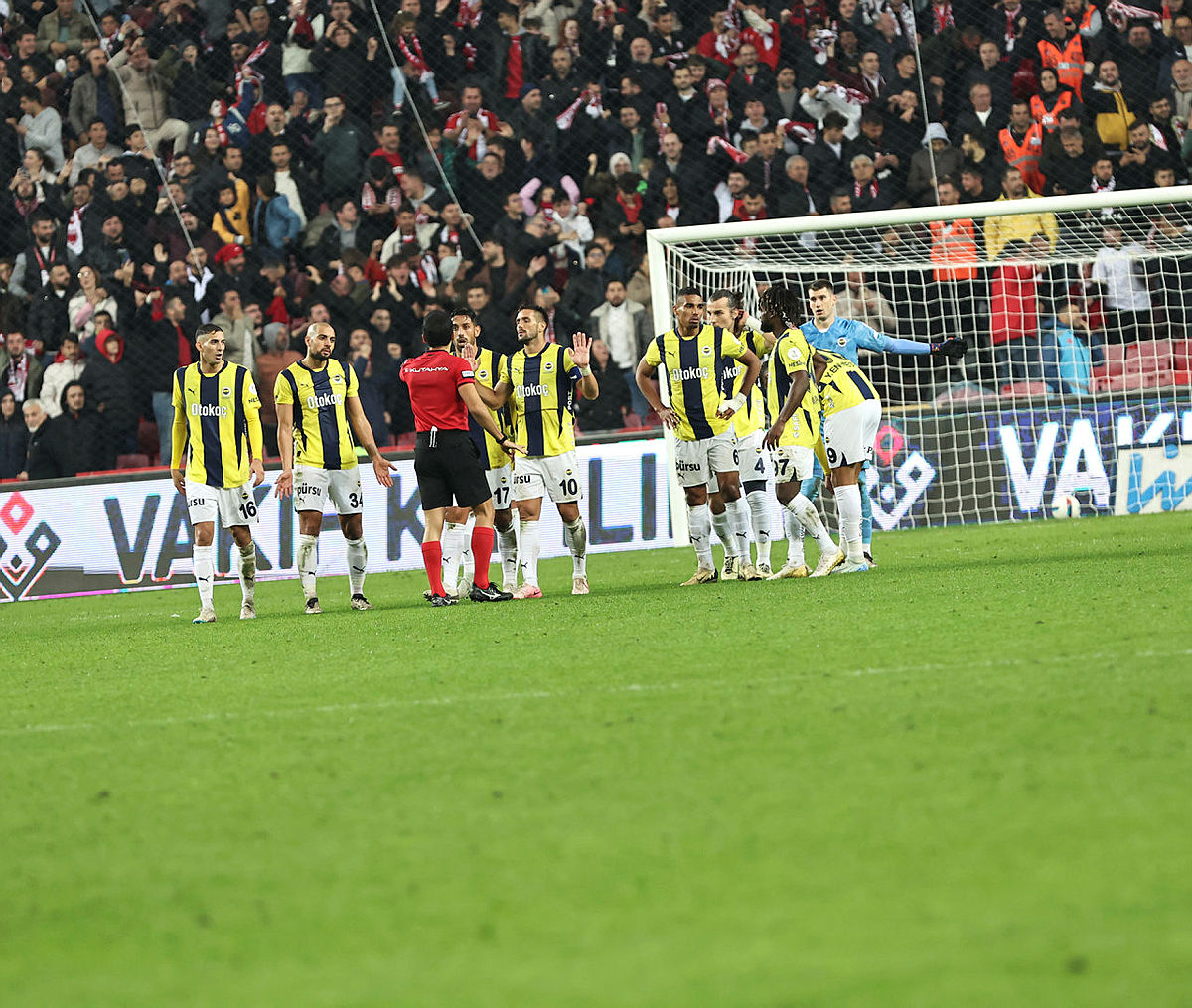 FENERBAHÇE HABERİ - Jose Mourinho’nun hataları saymakla bitmedi! Samsunspor maçında...