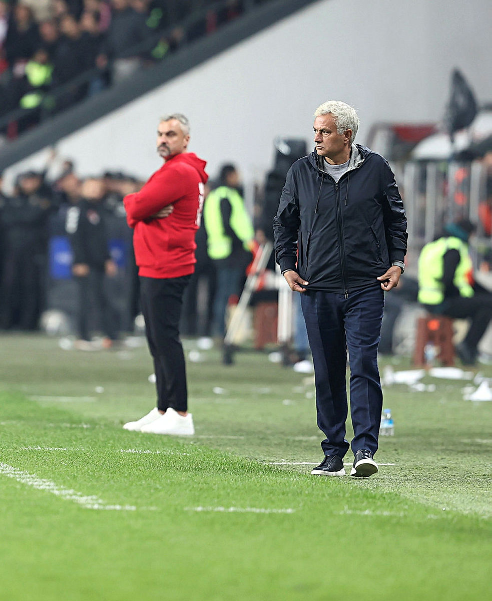 FENERBAHÇE HABERİ - Jose Mourinho’nun hataları saymakla bitmedi! Samsunspor maçında...