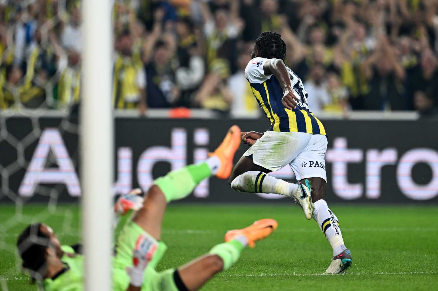 FENERBAHÇE HABERİ | Osayi Samuel’e Fransız devinden kanca! Teklif yapacaklar