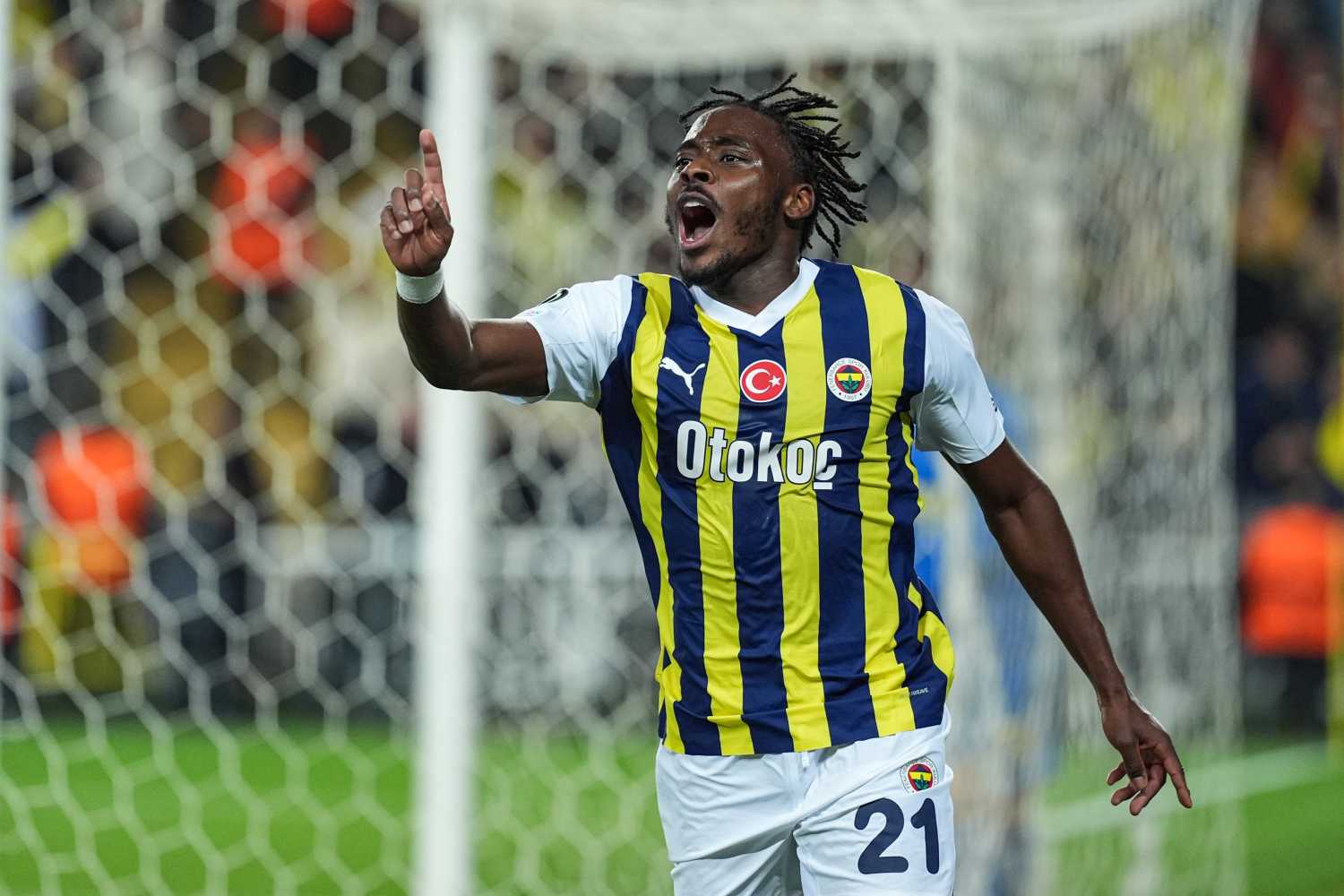 Osayi Samuel Fenerbahçe’de kalacak mı? İşi ile aşkı arasında kaldı