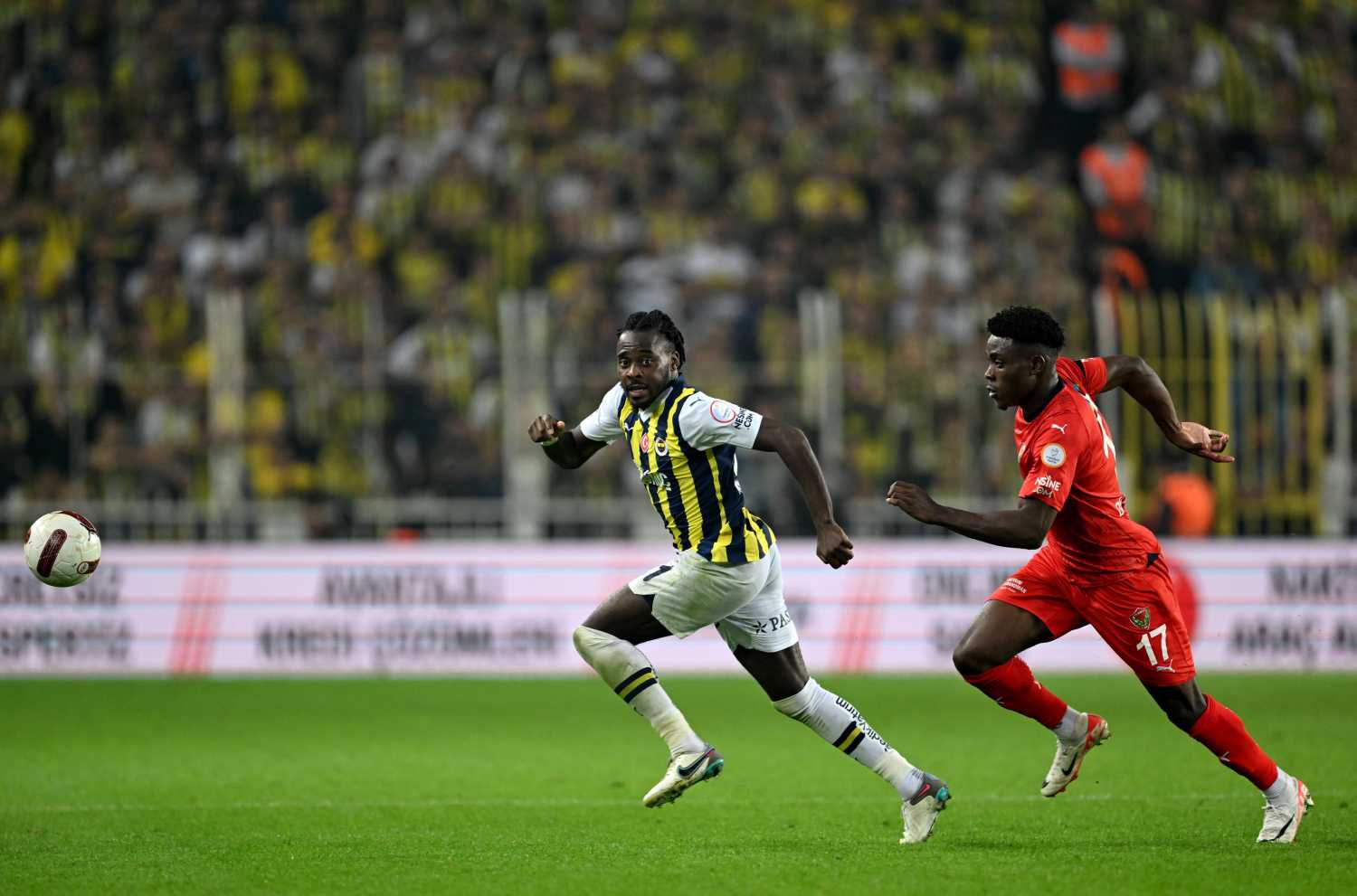 Osayi Samuel Fenerbahçe’de kalacak mı? İşi ile aşkı arasında kaldı