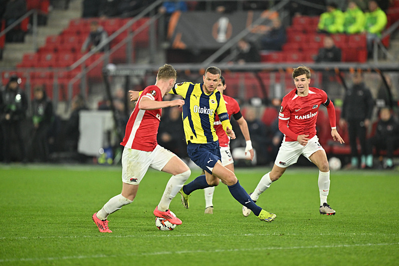 Spor yazarları AZ Alkmaar - Fenerbahçe maçını değerlendirdi!