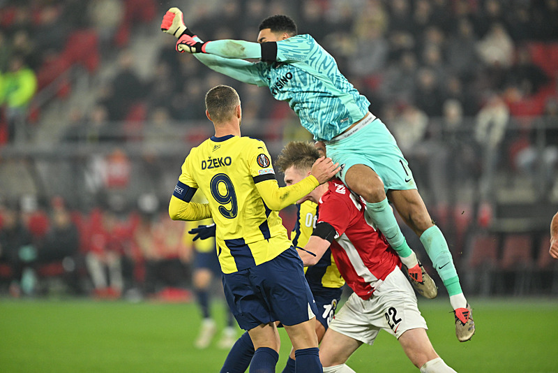 Spor yazarları AZ Alkmaar - Fenerbahçe maçını değerlendirdi!