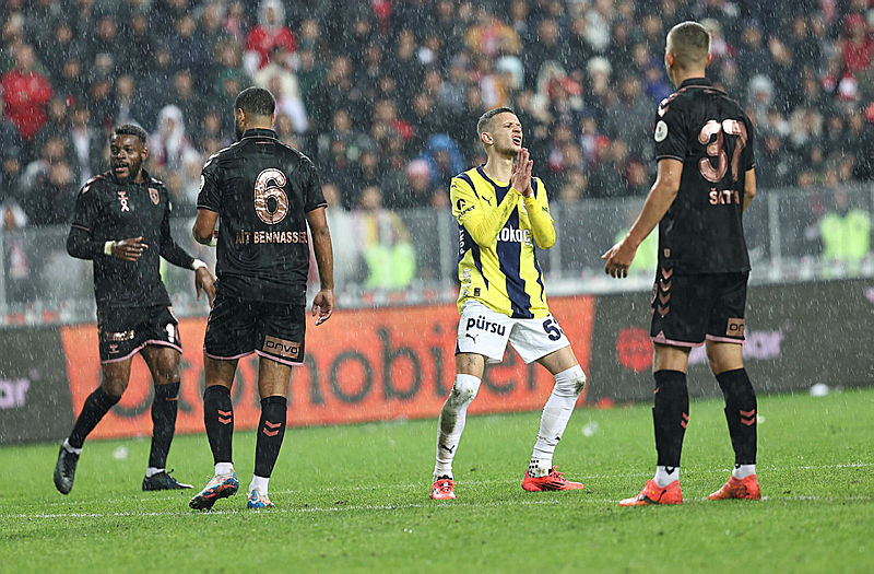 Mourinho’dan sürpriz tercih! İşte Fenerbahçe’nin Sivasspor maçı muhtemel 11’i