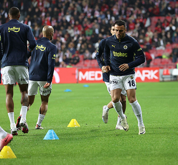 Mourinho’dan sürpriz tercih! İşte Fenerbahçe’nin Sivasspor maçı muhtemel 11’i