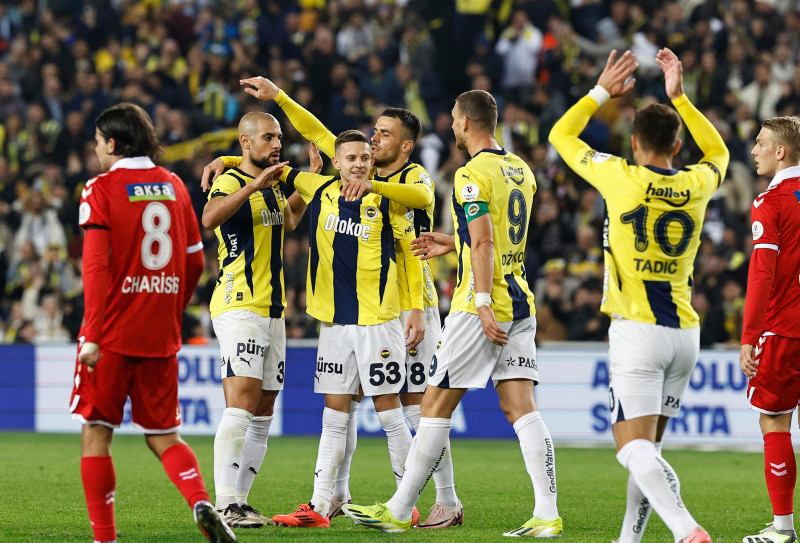 Fenerbahçe’de o yıldıza övgü dolu sözler! Yurt dışında gündeme oturdu