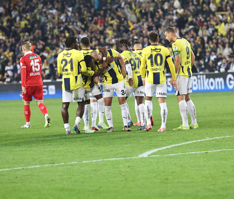 Fenerbahçe’de o yıldıza övgü dolu sözler! Yurt dışında gündeme oturdu