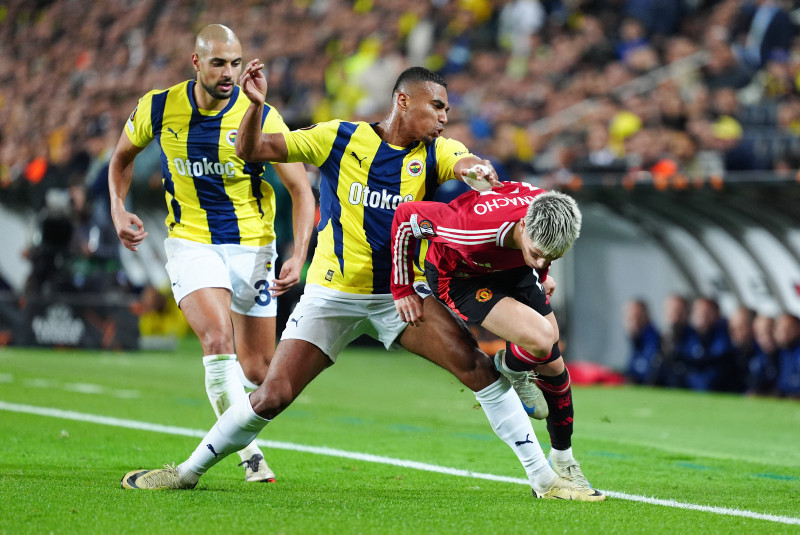 Fenerbahçe’de o yıldıza övgü dolu sözler! Yurt dışında gündeme oturdu