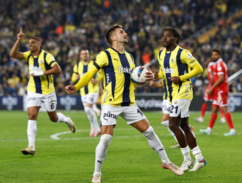 Fenerbahçe’de o yıldıza övgü dolu sözler! Yurt dışında gündeme oturdu