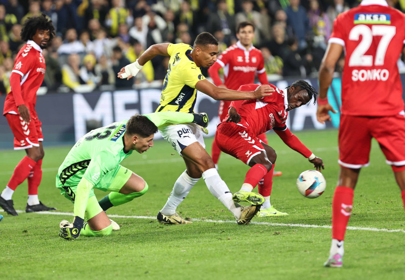 FENERBAHÇE HABERİ  | Bunu kimse beklemiyordu! Eski halini mumla aratıyor