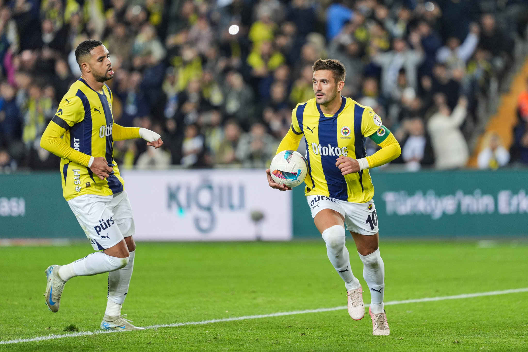 TRANSFER HABERİ | O futbolcu Fenerbahçeli taraftarları şoka uğrattı! Yeni adresi...