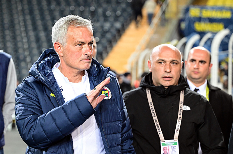 FENERBAHÇE TRANSFER HABERİ: Mourinho için flaş açıklama! İşte gideceği takım