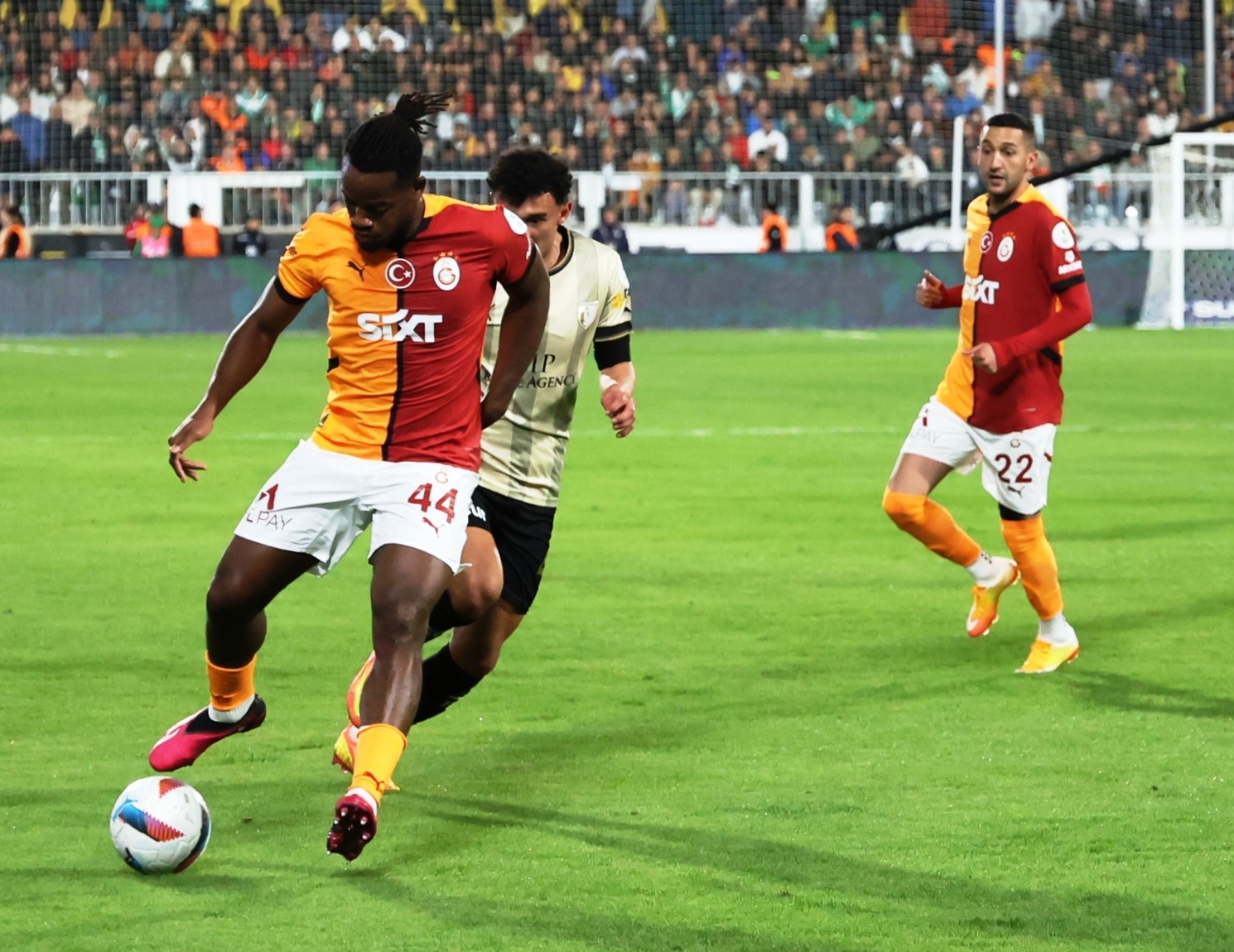 GALATASARAY HABERLERİ | Michy Batshuayi’den çok konuşulacak Vitor Osimhen açıklaması! Teknik olarak daha iyiyim