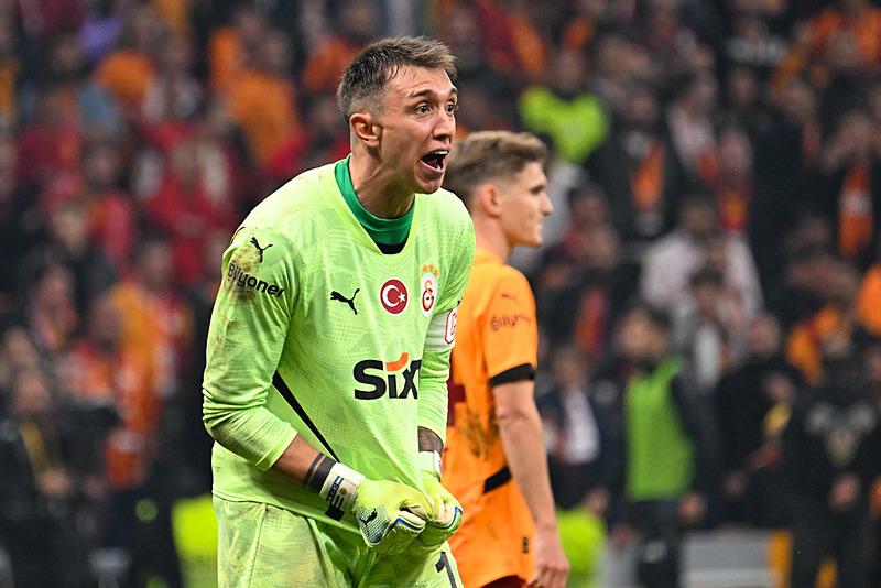 Okan Buruk’tan flaş tercih! İşte Galatasaray’ın AZ Alkmaar maçı 11’i