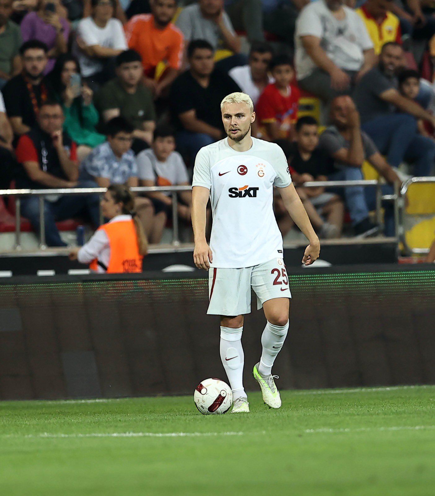 TRANSFER HABERLERİ | Galatasaray’da Victor Nelsson’a talip çıktı!