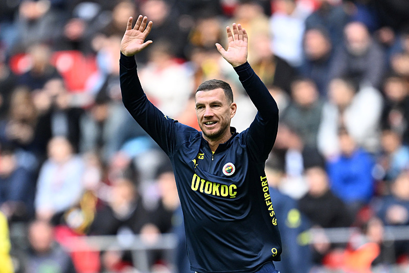 TRANSFER HABERİ | Edin Dzeko gerçeği ortaya çıktı! Fenerbahçe için büyük fedakarlık yapmış